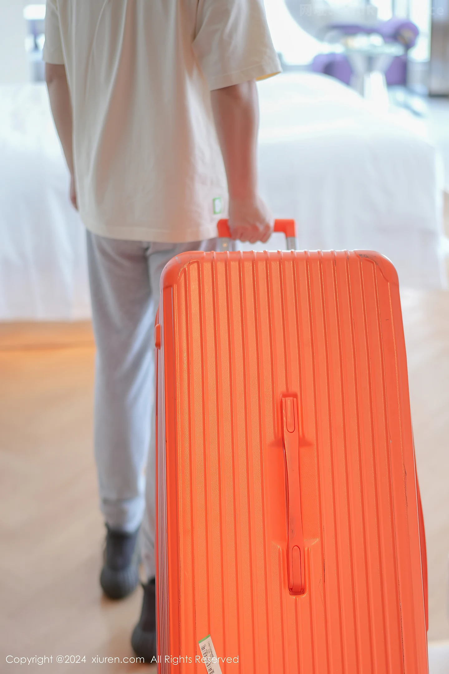 图片[2]-[XiuRen秀人网]VOL.8507 模特鱼尾fish性感白色制服配白色筒袜半脱秀曼妙身姿诱惑写真90P-秀人网官方网站